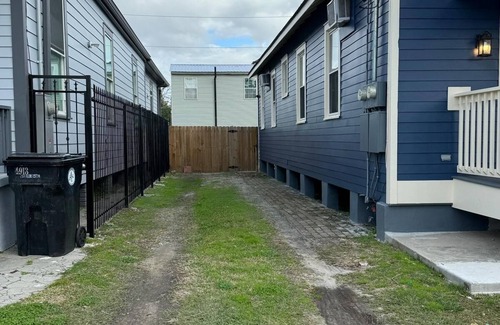 West Riverside House | 🔥CLOSE 2 UPTOWN+ZOO❤️ SLEEPS 5 & PET FRIENDLY W/FEE