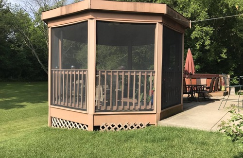 Greenfield House | Close to airport and downtown Milwaukee!