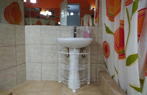 St. Anns Apartment | Close to Carnival & POS activities! Secure 1 bdr apt, mins from Port of Spain