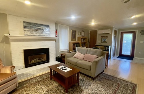 Blacksburg Apartment | Close to downtown Blacksburg, hot tub, sleeps 7!