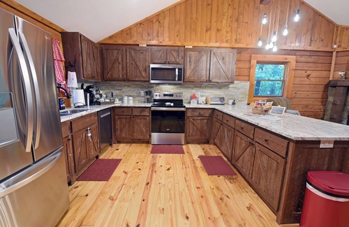 Morganton Cabin | Close to Downtown BR 🍔 Train 🚂Orchards 🍎 Easy Access 🏎️ Fast WiFi 💻 Privacy 🏖️