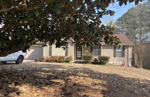 Higden House | Close to everything! 2 miles to Shiloh Marina, swim beach, boat rental & launch