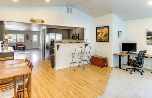 Larkspur House | Close to Everything! Quiet Retreat in Bend