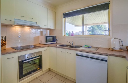 Point Vernon House | Close to Hospital. WiFi, DogsOk