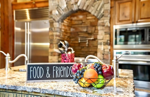 McCall Cabin | Close to Lake, Arcades, Firepit, Hot Tub