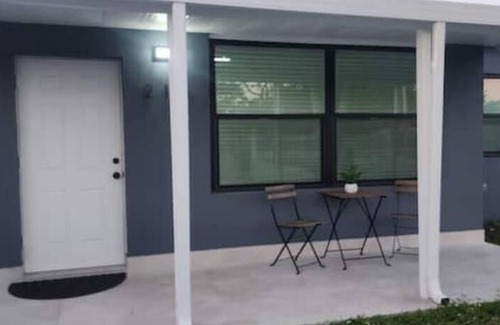 Hialeah House | close to Miami Airport