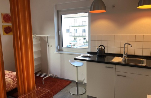 Ochsenfurt House | Close to Old town: 7min walk across Old Bridge to my pension w. balcony @ garden