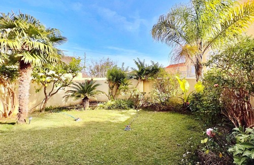 Urbanizacion Puerto de Estepona House | Close to the beach, central, private garden and fantastic views