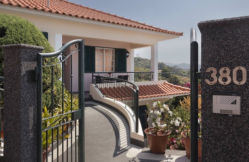 Ponta do Sol Cottage | Close to the walks and the sea.