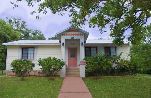 Mount Dora House | CLOSEST Home to Downtown Mt Dora & Lakefront - Winter 2018 SALE!