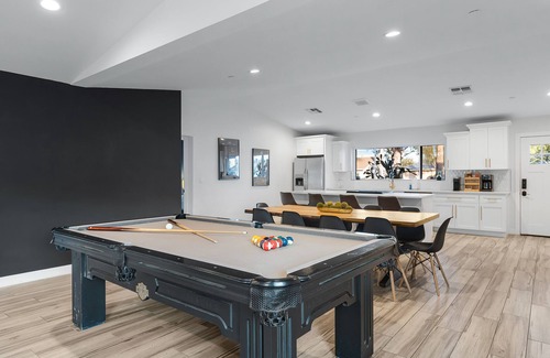 Entertainment District House | Closest Walk to Entertainment District