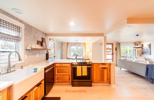 Edmonds Cottage | Cloud Cottage - Private oasis 10 mins to downtown Seattle