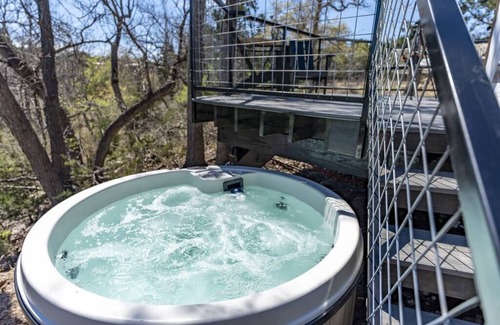 Fredericksburg RV Rental | Cloud Dome W/Private Hot Tub and Outdoor Shower!