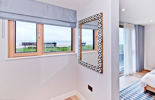 Icklesham House | Cloudbreak - a beachfront property that sleeps 6 guests in 3 bedrooms