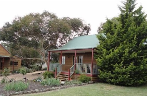 Clunes House | Clunes Cottages Clunes Victoria
