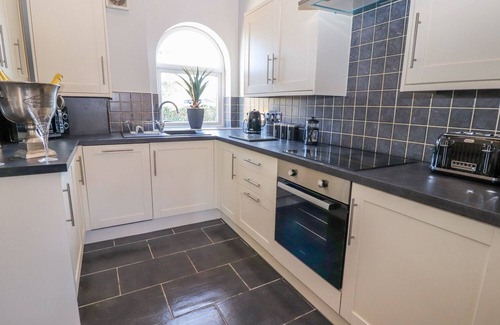 Trefnant House | CLWYD COTTAGE, pet friendly, luxury holiday cottage in St Asaph