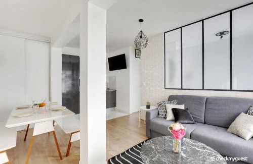 Quartier des Grandes-Carrieres Apartment | CMG Sacre Coeur Eugene Carriere