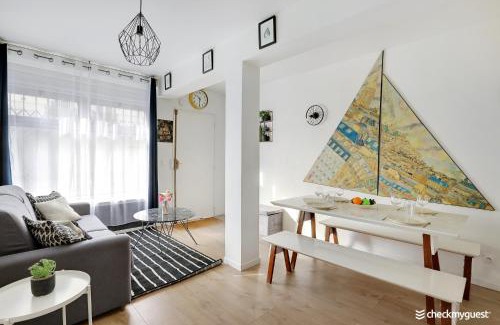 Quartier des Grandes-Carrieres Apartment | CMG Sacre Coeur Eugene Carriere
