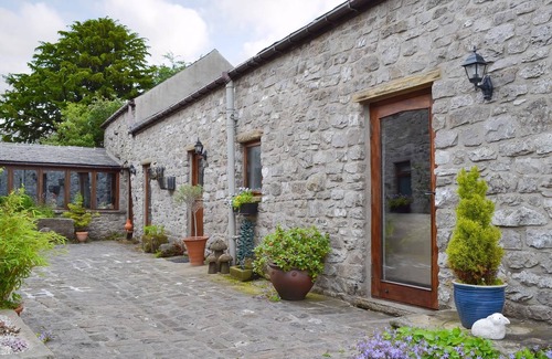 Peak District National Park Cottage | Courtyard Cottage At Dam Hall Barn