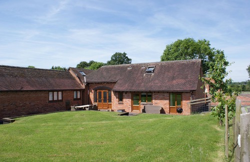 Alcester House | Coach House at Oaks Barn Farm, optional salt water hot tub near to Stratford.