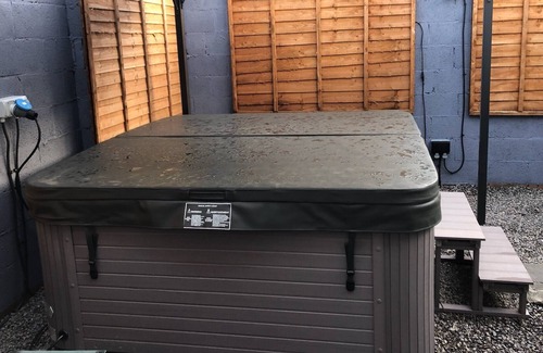 Llandaff Other | Coach House -Log Fire,Hot Tub (City Centre 2 mile)