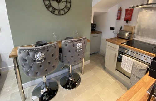 Llandaff Other | Coach House -Log Fire,Hot Tub (City Centre 2 mile)