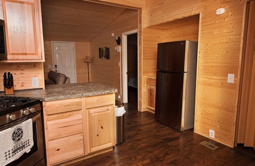 Paducah Cabin | Coaches' Cabin at Ramp 11 Retreat by Concord Sun