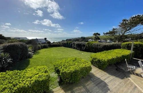 Mawgan Porth Cottage | Coast Cottage - stunning sea views & large garden. Dog friendly family home