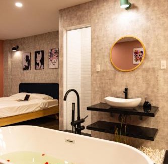Duong To Hotel | Coast Pearl Hotel & Apartment - Free Airport PickUp