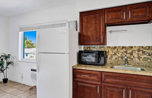 North Beach Apartment | Coast Studio Free Parking Pool Near Beach