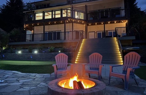 Seabeck House | Coasta Villa on Hood Canal-Beachfront/Mini-Golf