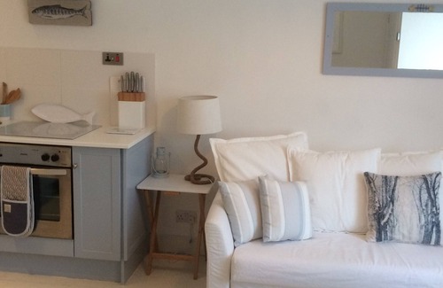St Monans Apartment | Coastal 1 bedroom cottage with sea views- The Shore