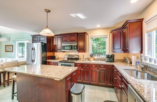 Ellsworth House | Coastal Branch Lake House w/Dock & Game Room