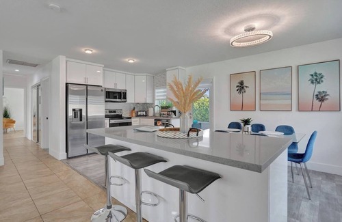 Pembroke Pines House | Coastal Breeze Retreat