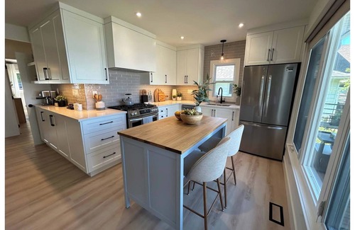 Innisfil Cottage | Coastal Capri Cottage - Waterfront -Scott McGillivray Vacation House Rules Reno