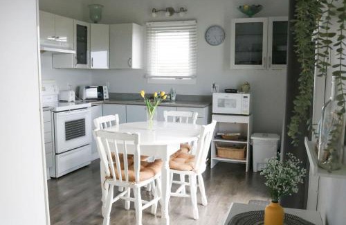 Iles de la Madeleine Ski Chalet | Coastal Charm Beach Nearby - Chalet Poirier