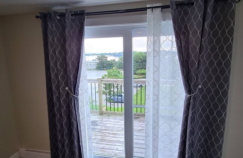 Yarmouth Apartment | Coastal Charm by the Bay: 4 Bedroom Apartment next to Yarmouth CAT Ferry