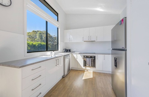 Port Macquarie Cottage | Coastal Charm - Freshly renovated 2 bedroom cottage, close to Port's CBD