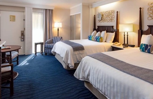 St. Pete Beach Hotel | Coastal Charm, Perfect for Water Lovers, Parking, Swimming Pools!