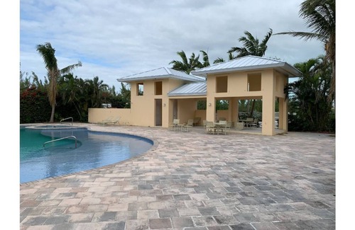 Bahamia West Condo | Coastal Charm Waterfront