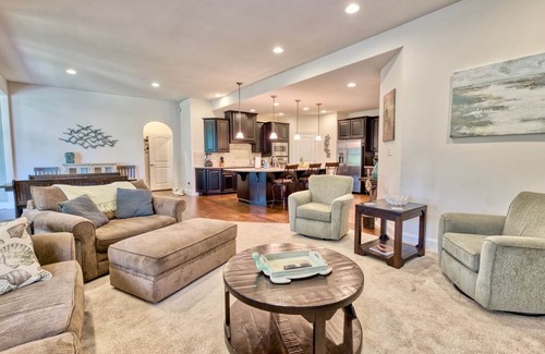 Lewes House | Coastal Club * 6BR Beach House * 18218 * in Lewes DE w 4 Baths!