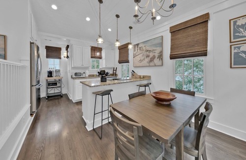 Sunnyside Cottage | Coastal Comfort 2 BR Cottage Private Pool