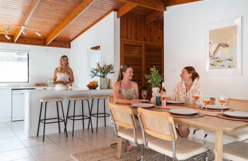 Maroochydore House | Coastal Comfort: Relax & Recharge in Maroochydore