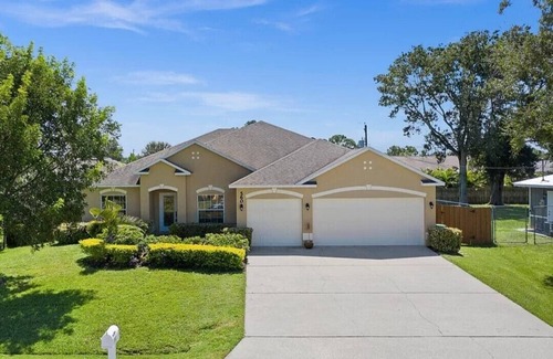 Port Saint Lucie House | Coastal Comforts with Heated Saltwater Pool