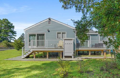 Chincoteague House | Coastal Cottage - Beachy oasis in Oyster Bay!