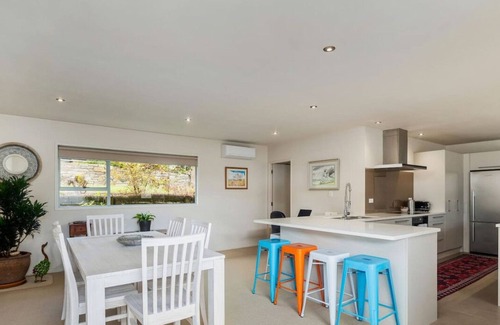 Torbay House | Coastal Courtyard Paradise