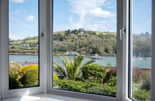 Dartmouth House | Coastal Escape: River Views, Terrace & Parking
