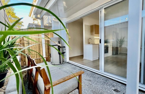 Redcliffe House | Coastal Escape Watch Horses Pass Walk to Beach