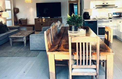 Freshwater House | Coastal Family Oasis | Freshwater Beach Retreat | Heated Pool | Sleeps 7