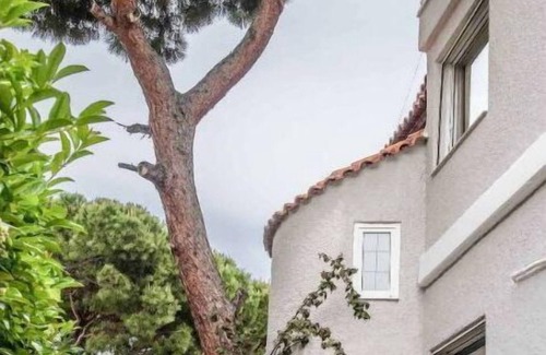 Nea Makri Apartment | Coastal Getaway: Roomy Beachside Apartment!